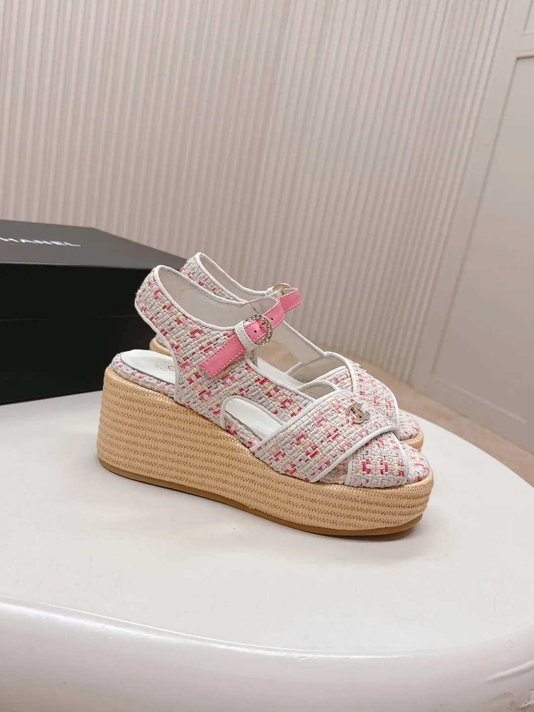 👟👟Ex-factory price 600👟👟 CHANEL Chanel 2025 new sandals and slippers series classic series every style is great rhombus platform sandals and slippers elegant and noble comfortable and versatile upper: sheepskin, woven cloth foot pads: sheepskin sole: rubber outsole size: 35-40